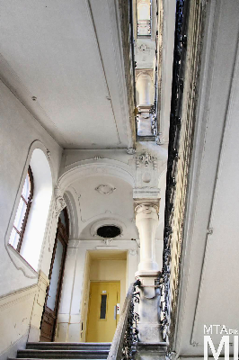 IMG_6519_Alkotmány u. 10_lépcsőház.jpg