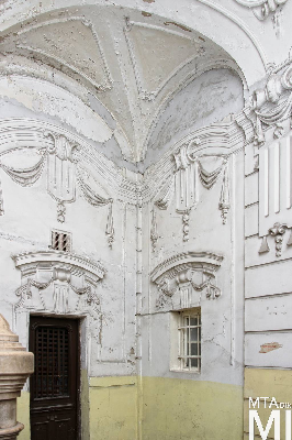 IMG_6500_Alkotmány u. 10_kapualj.jpg