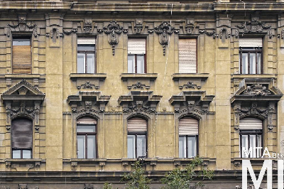 IMG_7493_Alkotmány u. 10_homlokzatrészlet.jpg