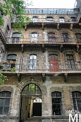 IMG_8855_Alkotmány u. 12_udvari homlokzat_részlet.jpg