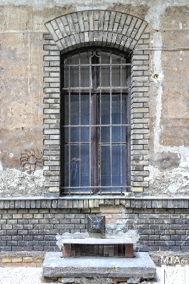 IMG_8867_Alkotmány u. 12_udvari homlokzat_részlet.jpg