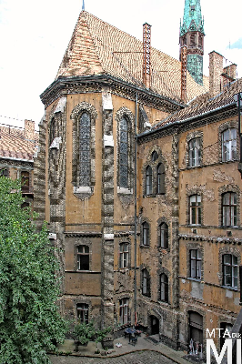 IMG_8888_Alkotmány u. 12_templomkülső_udvari nézet.jpg