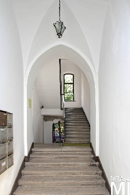 IMG_8876_Alkotmány u. 12_lépcsőház.jpg