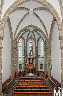 IMG_8651_Alkotmány u. 12_templombelső.jpg