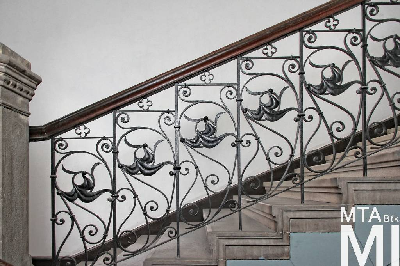 IMG_8800_Alkotmány u. 12_lépcsőház.jpg