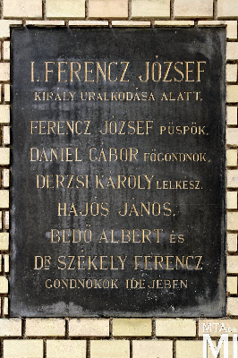 IMG_8931_Alkotmány u. 12_templom_bejárat_részlet.jpg