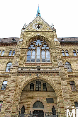 IMG_6257_Alkotmány u. 12_templomkülső_részlet.jpg