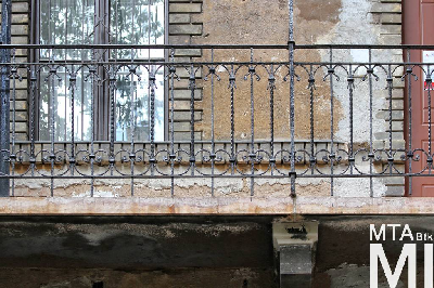 IMG_8865_Alkotmány u. 12_udvari homlokzat_részlet.jpg