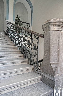 IMG_8791_Alkotmány u. 12_lépcsőház.jpg