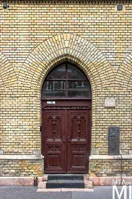 IMG_6242_Alkotmány u. 12_homlokzatrészlet.jpg