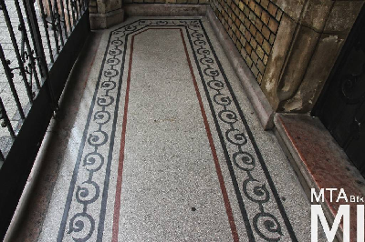 IMG_8929_Alkotmány u. 12_templom_bejárat_részlet.jpg