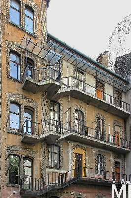 IMG_8871_Alkotmány u. 12_udvari homlokzat_részlet.jpg