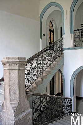 IMG_8795_Alkotmány u. 12_lépcsőház.jpg
