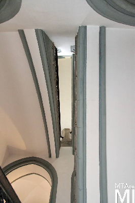 IMG_8822_Alkotmány u. 12_lépcsőház.jpg