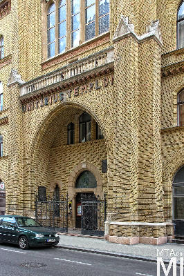 IMG_6255_Alkotmány u. 12_templomkülső_részlet.jpg