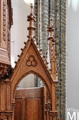 IMG_8733_Alkotmány u. 12_templombelső.jpg