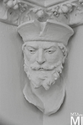 IMG_8847_Alkotmány u. 12_belső_nagyterem emberfejes konzolokkal.jpg