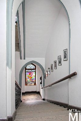 IMG_8785_Alkotmány u. 12_lépcsőház.jpg