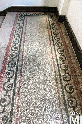 IMG_8794_Alkotmány u. 12_lépcsőház.jpg