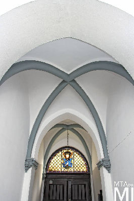 IMG_8908_Alkotmány u. 12_kapualj.jpg