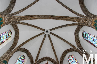 IMG_8666_Alkotmány u. 12_templombelső.jpg