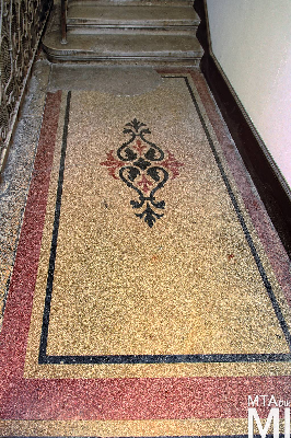 IMG_8873_Alkotmány u. 12_lépcsőház.jpg