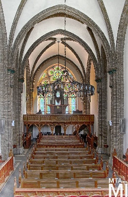 IMG_8738_Alkotmány u. 12_templombelső.jpg