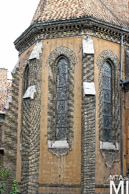 IMG_8895_Alkotmány u. 12_templomkülső_udvari nézet.jpg