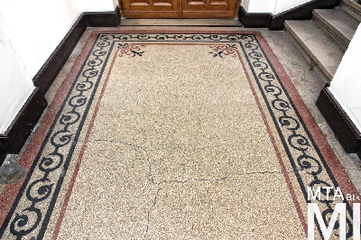 IMG_8801_Alkotmány u. 12_lépcsőház.jpg