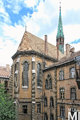 IMG_8887_Alkotmány u. 12_templomkülső_udvari nézet.jpg