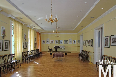 IMG_8809_Alkotmány u. 12_emeleti nagyterem.jpg