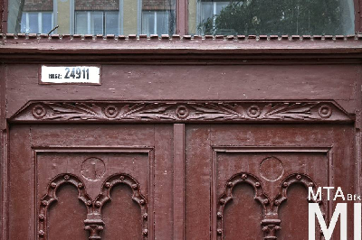 IMG_6244_Alkotmány u. 12_homlokzatrészlet.jpg