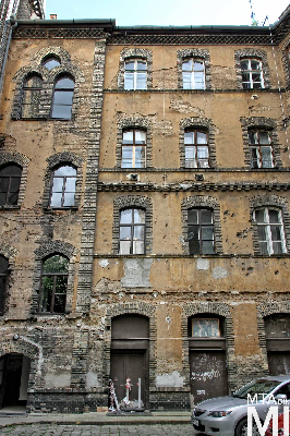 IMG_8872_Alkotmány u. 12_udvari homlokzat_részlet.jpg