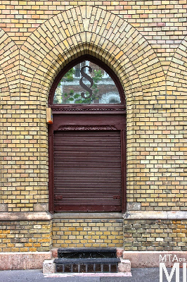 IMG_6240_Alkotmány u. 12_homlokzatrészlet.jpg