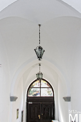 IMG_8884_Alkotmány u. 12_lépcsőház.jpg