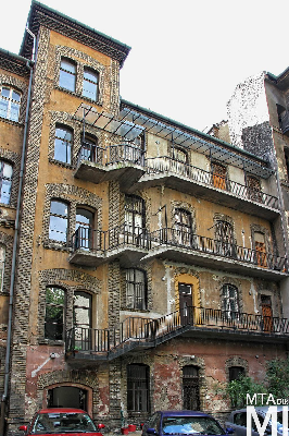 IMG_8870_Alkotmány u. 12_udvari homlokzat_részlet.jpg