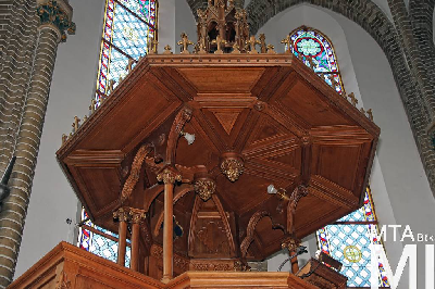 IMG_8688_Alkotmány u. 12_templombelső.jpg