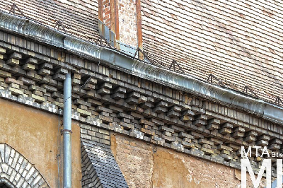 IMG_8893_Alkotmány u. 12_templomkülső_udvari nézet.jpg