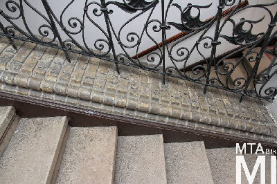 IMG_8823_Alkotmány u. 12_lépcsőház.jpg